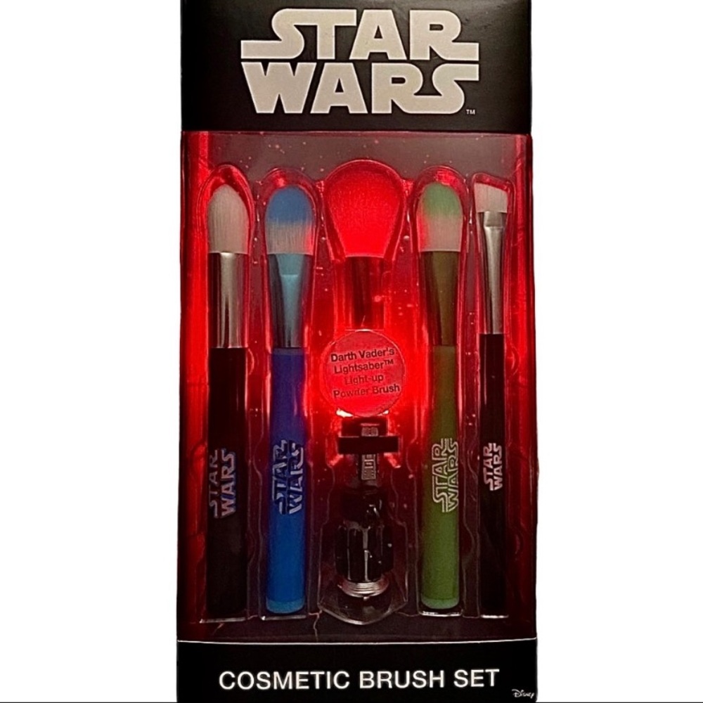 STAR WARS Cosmetic Brush Set (5) Darth Vader's Lightsaber Light-up Powder Brush